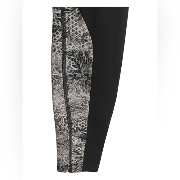 Lululemon Sweat & Repeat Tight 28" Black/ Serigraph Starlight Black Multi Size 4 - Picture 15 of 16